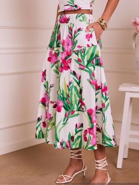 🎀 NEW NWT Stunning VICI SKIRT Floral Pockets XL 🎀